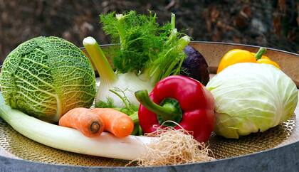 Existes frutas y verduras que no pueden estar juntas por la producción de gas etileno que acelerará su descomposición