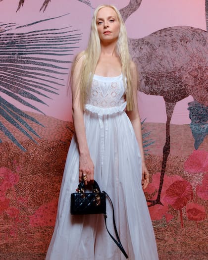 Exmodelo de Marc Jacobs y Louis Vuitton, la argentina Sofía Achaval de Montaigu hoy cuenta con su propia marca, ÀCHEVAL. De punta en blanco se presentó en el desfile de Dior.
