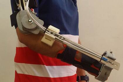 Exoesqueleto para la rehabilitación de brazo desarrollado por el RoboticsLab de la Universidad Carlos III de Madrid