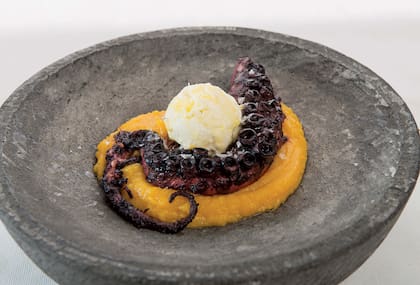 Exótica creación de Matteo Lagostena, chef de De la Fonte, Iguazú.