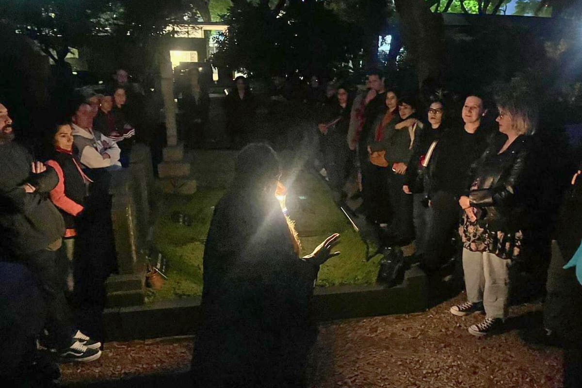 Experiencia nocturna en Buenos Aires, un recorrido por el Cementerio Británico de Buenos Aires