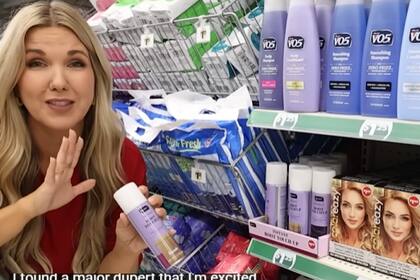 Experta en belleza muestra retocador de raíces en US$1,25 en Dollar Tree (Youtube/Liz Fenwick DIY)