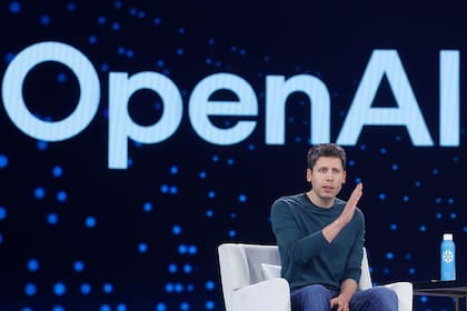 Expertos advierten que OpenAI enfrenta una fuerte presión de parte de su rival Antrhopic.