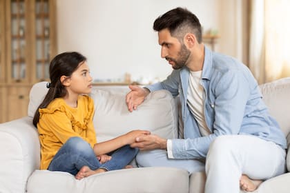 Expertos argentino recuerdan que los chicos necesitan que los adultos se involucren, que pidan ayuda, pero no que simplemente tercericen en terapeutas