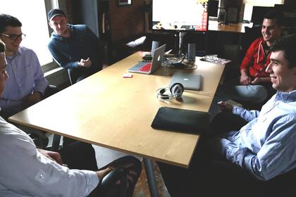 Expertos aseguran que hay ciertas técnicas de conversación que podrían ser útiles para ayudarnos a crear conexiones más profundas con nuestros interlocutores