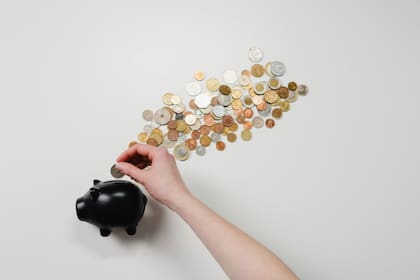 Expertos compartieron cuáles son las formas más fáciles de ahorrar dinero antes de Año Nuevo (Pexels/cottonbro studio)