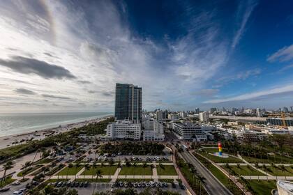 Expertos en bienes raíces de Florida pronostican que el mercado inmobiliario será menos competitivo en el 2023