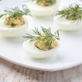 El secreto de los chefs más destacados para elevar los huevos rellenos: acidez y textura