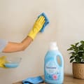 Expertos en limpieza del hogar explican por qué usar suavizante de ropa en las paredes puede ser clave para renovar una habitación