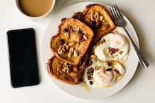 Los nutricionistas coinciden: “A los 50 el desayuno ideal es una tostada de pan de masa madre con huevo cocido y café con leche vegetal”