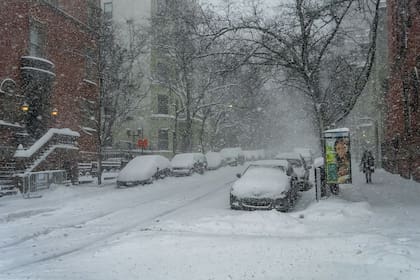 Expertos revelan que la nieve acumulada no representa un problema para la salud pública, siempre y cuando no se le toque (Unsplash)