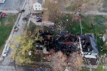 Explosión de gas destruye casa en suburbio de Kansas City tras daño a tubería de gas