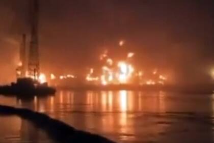Explosión e incendio en un depósito de combustible en Conarky la capital de Guinea