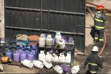 Explosión en un depósito de garrafas ubicado en la localidad de Mariano Acosta, partido de Merlo, provincia de Buenos Aires