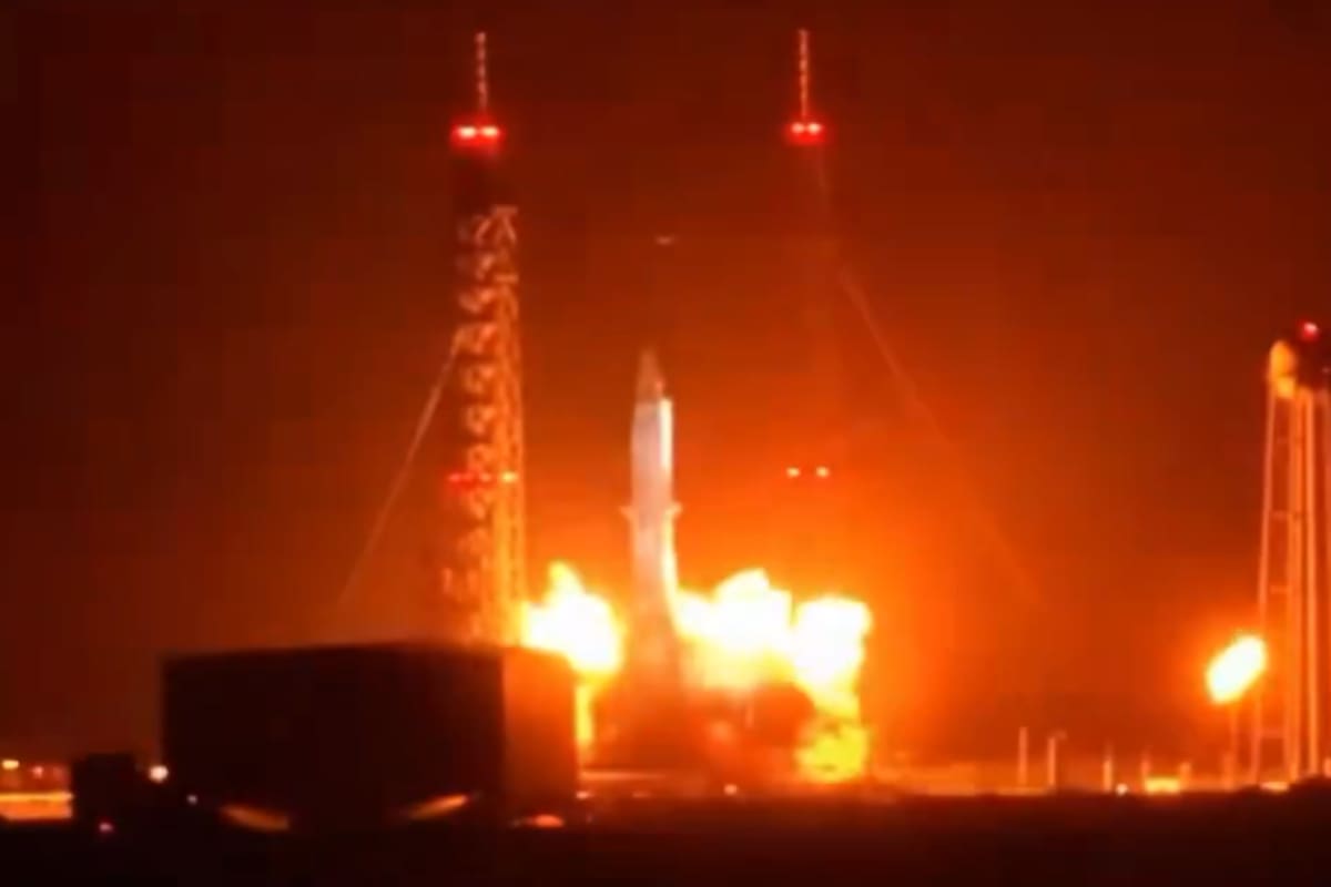 O foguete New Glenn da Blue Origin explodiu durante um teste de motor O foguete New Glenn da Blue Origin explodiu durante um teste de motor