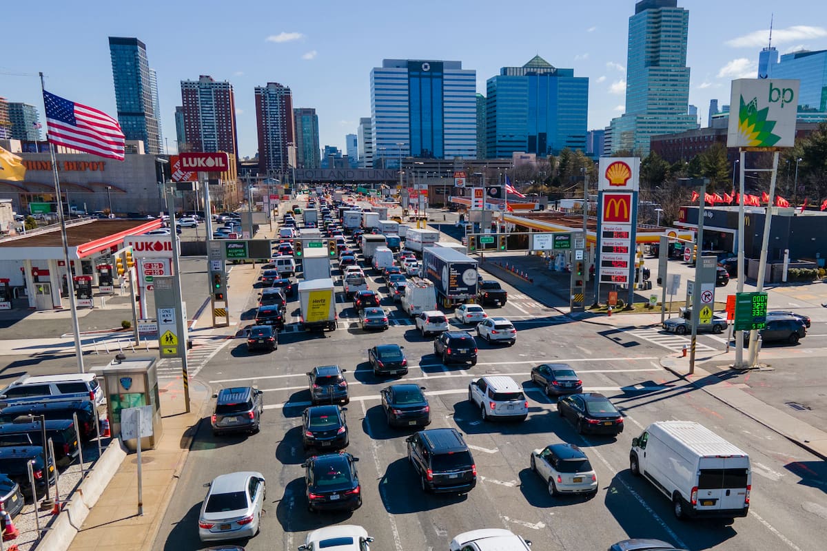 Exportar un automóvil desde Estados Unidos a México requiere cumplir con una serie de trámites y requisitos establecidos por las autoridades mexicanas (AP Foto/Ted Shaffrey, Archivo)