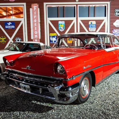 Exposición de autos antiguos en Granero 66