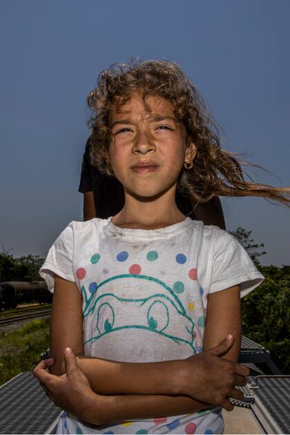 Coatzacoalcos, México. Karen Yoselyn Reyes, de 7 años, ha estado viajando durante 12 días con su madre y su hermana pequeña. Partiendo de Yoro, en Honduras, caminaron desde Tapachula (Estado de Chiapas) hasta Coatzacoalcos (Estado de Veracruz).