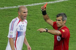 Expulsión insólita: Gueye se une a Zidane, Simunic y Hazard tras golpear a su compañero