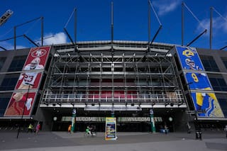 Rams se preparan para el debut de Garrett cuando se midan ante 49ers en Australia