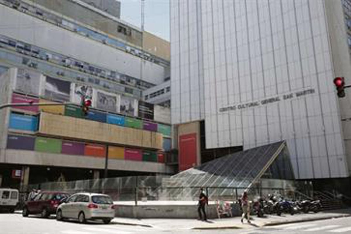 Extrabajadoras del centro cultural lo acusan de hostigamiento