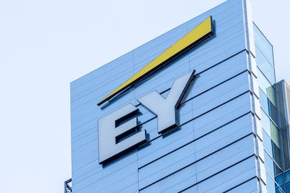 EY anunció la creación de 800 puestos de trabajo e inversiones en IA