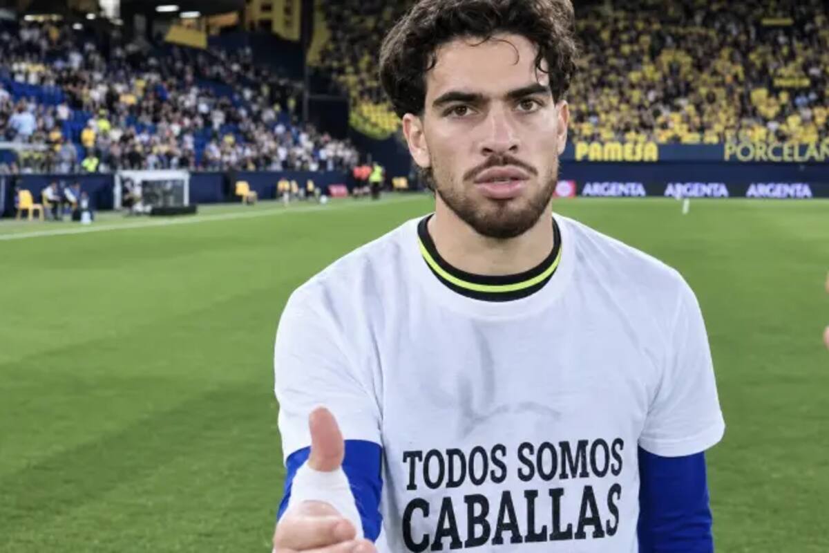 Ez Abde y la remera que le ocasionó reproches, insultos y amenazas por parte de sus compatriotas