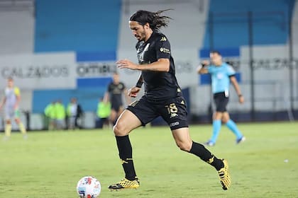 Defensor lateral derecho, Schelotto debutó en la primera argentina durante el 2-2 con Aldosivi, en el que jugó los últimos 40 minutos.