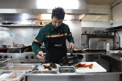 Ezequiel Fusalba, el chef de Rogelia, encargado de la cocina desde el año 2016.