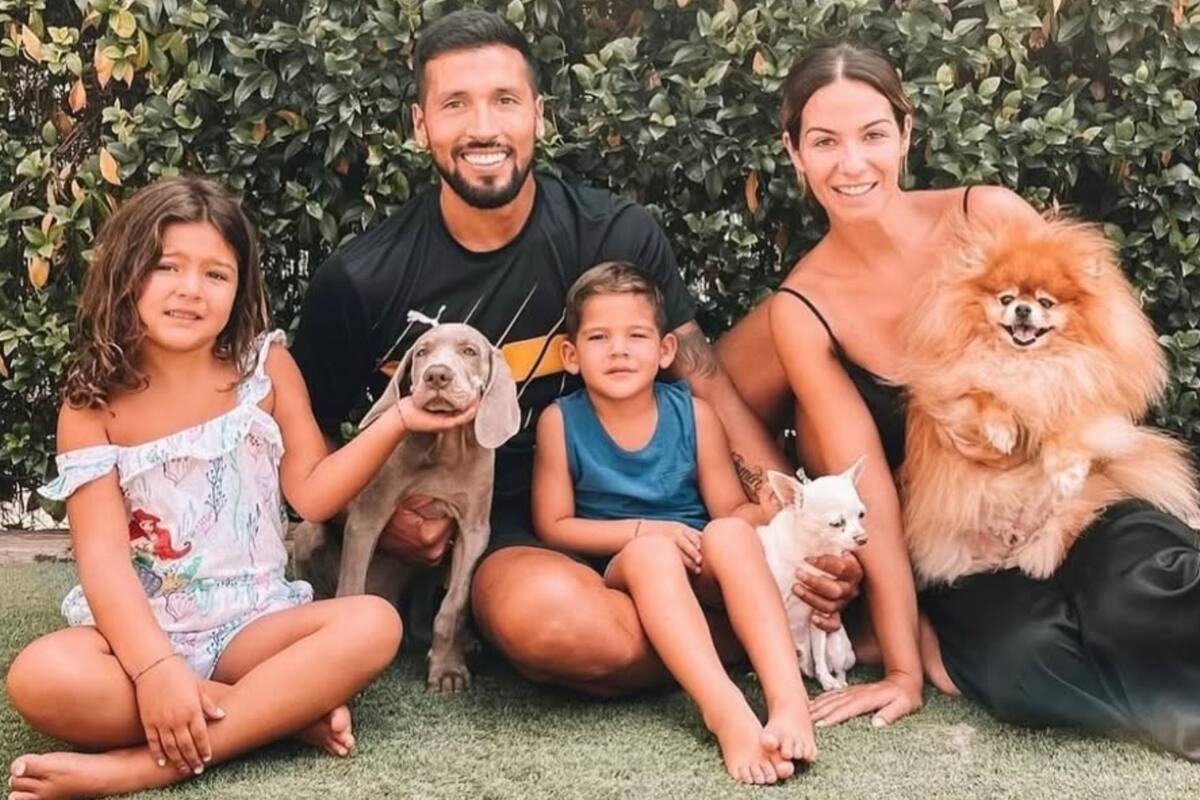 Ezequiel Garay y su exposa, Tamara Gorro, despidieron a su perro Negrito en las redes