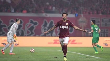 Ezequiel Lavezzi no para de convertir en China