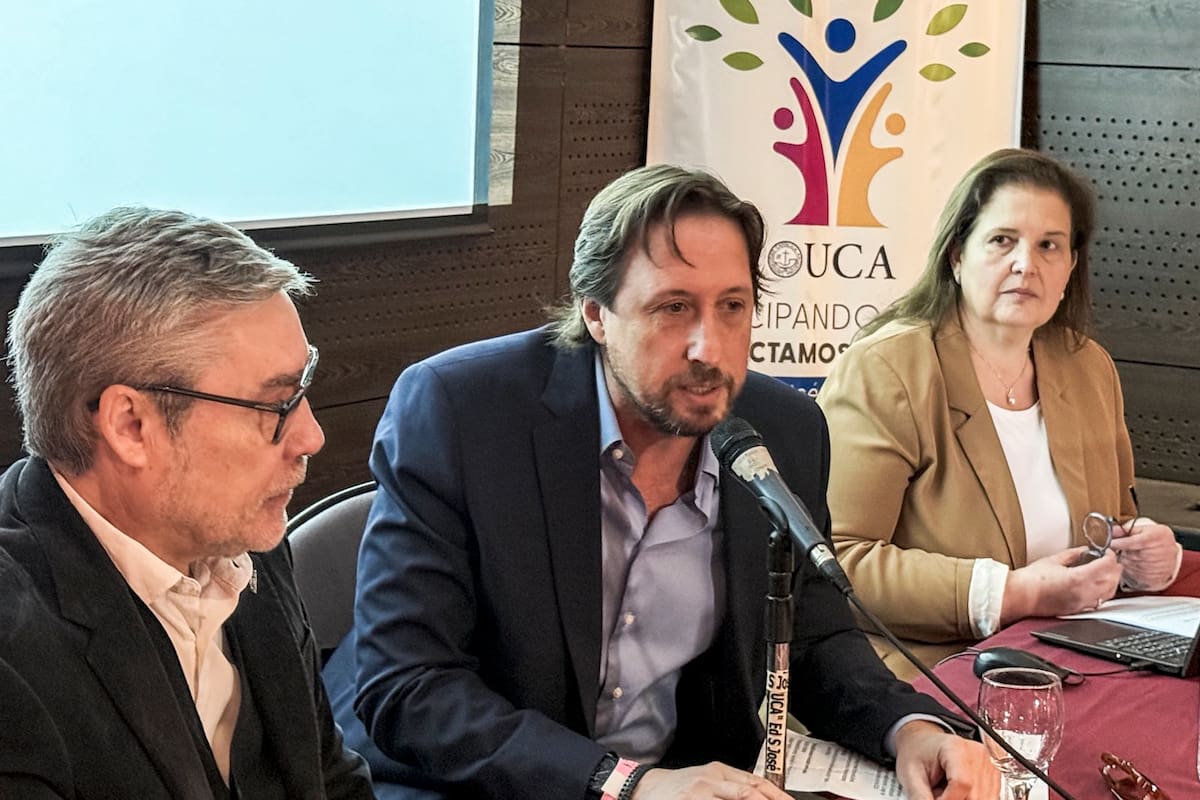 Ezequiel Martínez, Christian Rainone y Paula Marzulli, en la presentación de la encuesta de Feria del Libro porteña