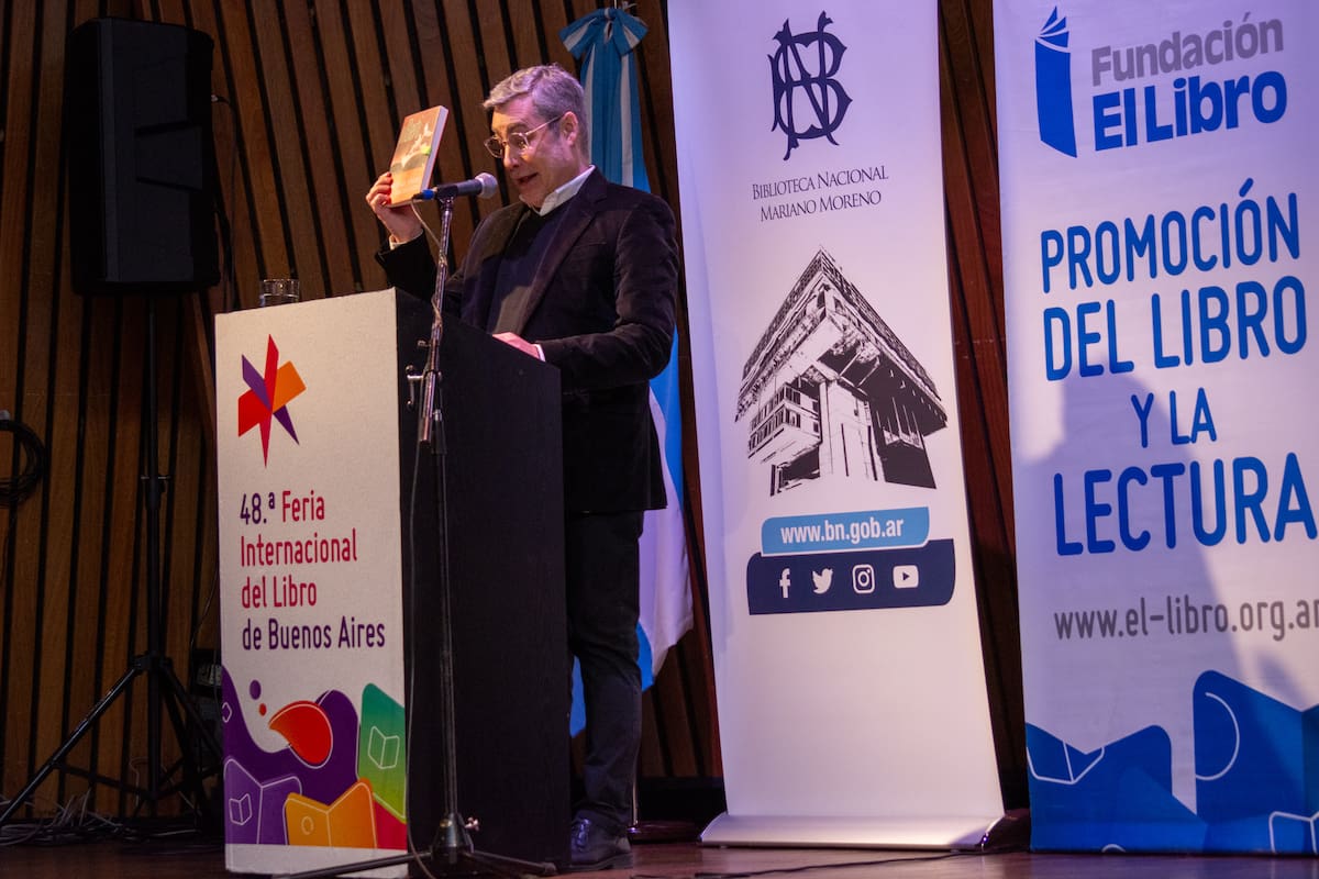 Ezequiel Martínez en el acto de lanzamiento de la Feria del libro 2024