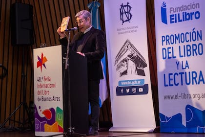 Ezequiel Martínez en el acto de lanzamiento de la Feria del libro 2024