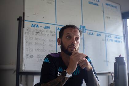 Ezequiel Videla, uno de los encargados de las juveniles de Racing Club / foto de Nicolás Suárez