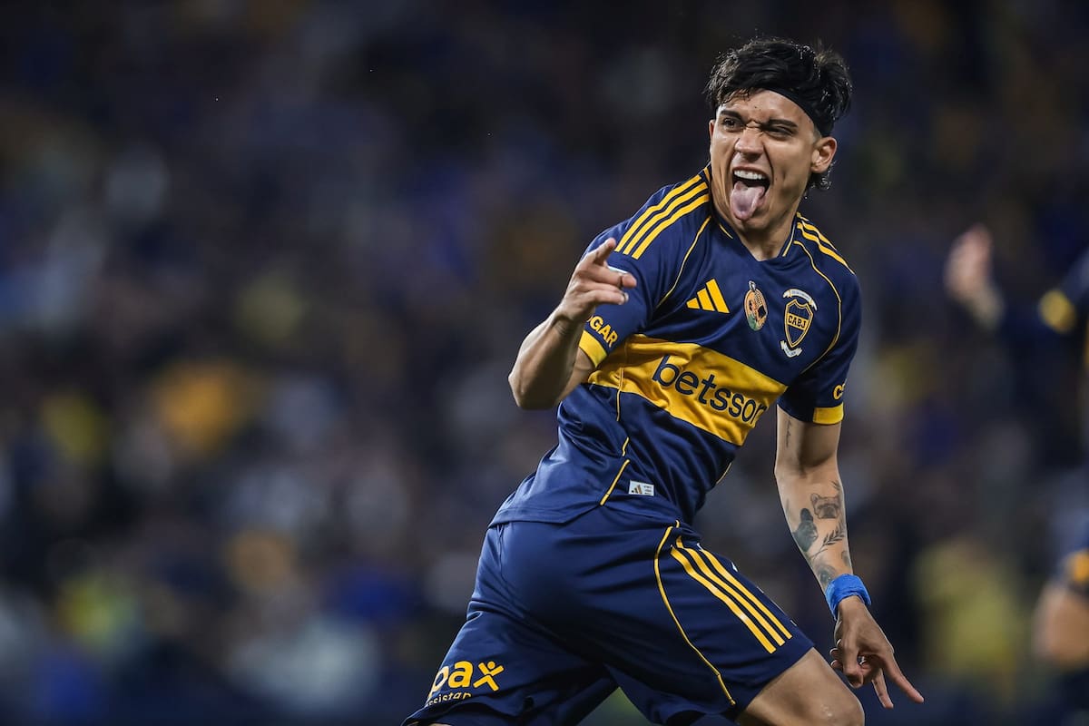 Ezequiel Zeballos celebra su gol ante Belgrano; el Changuito volvió a ingresar muy bien ante Barracas Central: quiere ver si ahora puede consolidarse en la primera de Boca