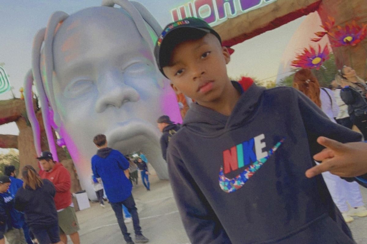 Ezra Blount, de 9 años, estaba en los hombros de su padre cuando comenzó la marea del público durante el show de Travis Scott en Astroworld
