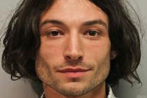 Ezra Miller emitió un comunicado para disculparse por sus delitos y se refirió a los problemas mentales que padece
