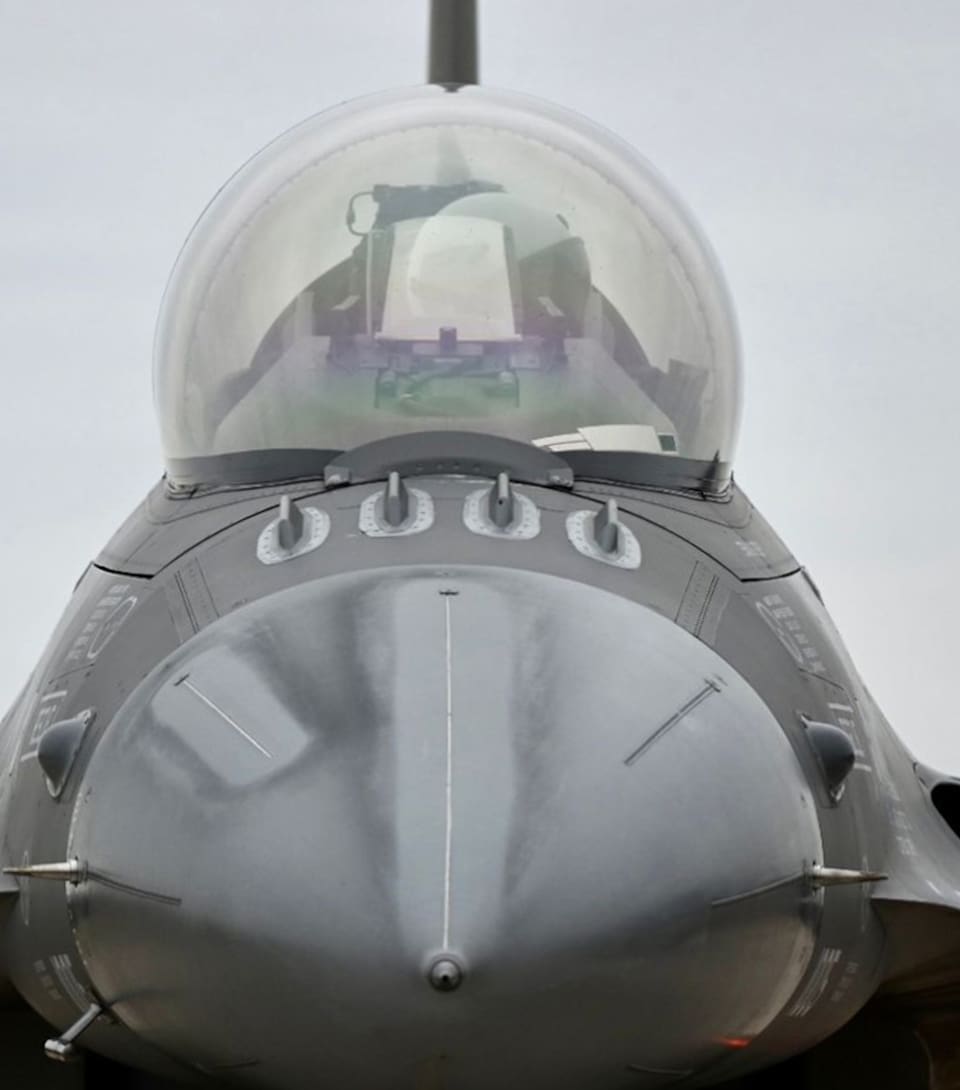 F-16