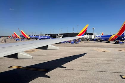 FAA aplicará una reducción de vuelos en 40 aeropuertos de EE.UU. ante el cierre de gobierno