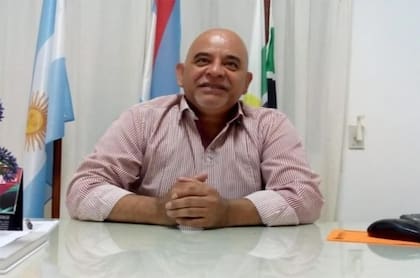 Fabián Constantino tiene arresto domiciliario, pero mantiene su sueldo como intendente de Gilbert