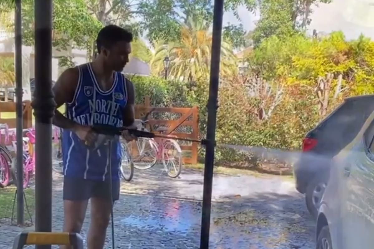 Fabián Cubero aprovechó la ola de calor para lavar su automóvil y promocionar una hidrolavadora (Instagram)