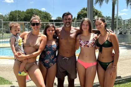 Fabián Cubero junto a su familia viajaron a Entre Ríos: los usuarios se sorprendieron por lo grandes que están las chicas (Captura @sole_cubero)