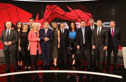 Fabián Doman conduce Intratables rodeado de un staff numeroso. Su mérito es moderar sin buscar protagonismo