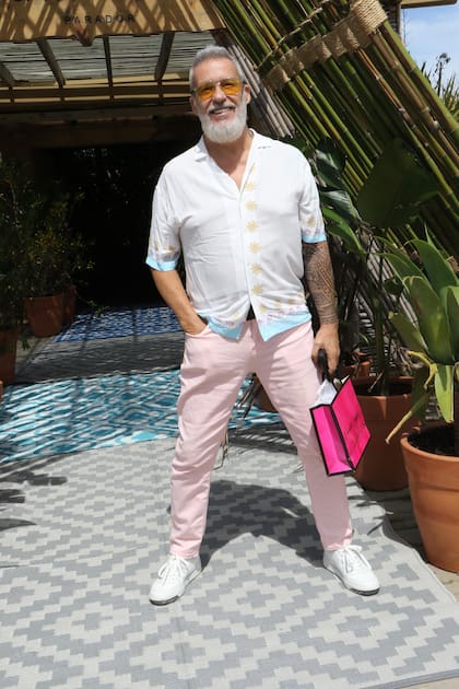 Fabián Esperón, representante de varios artistas, se animó a los tonos pastel para esta celebración