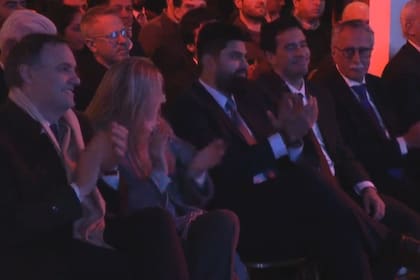 Fabián Fernández y Adrián Ravier, los nuevos funcionarios de Milei, anoche en la Fundación Faro, junto a Karina Milei y Manuel Adorni