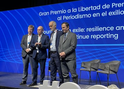 Fabián Medina recibió el premio a la Libertad de Prensa de la SIP. El medio que dirige -La Prensa de Nicaragua- tiene su redacción completa en el exilio por la persecución del régimen de Daniel Ortega