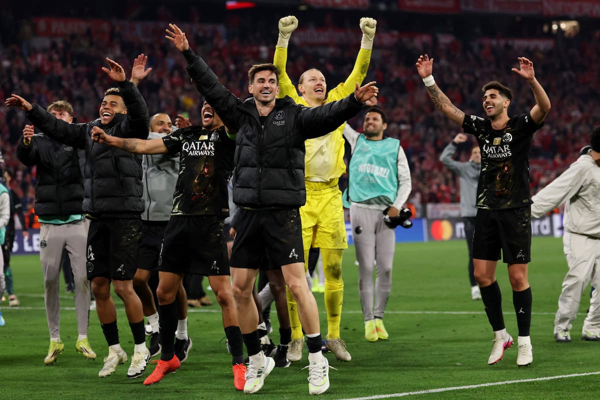 Fabián Ruiz encabeza el festejo de Paris Saint-Germain (PSG) en Munich (Photo by FRANCK FIFE / AFP)