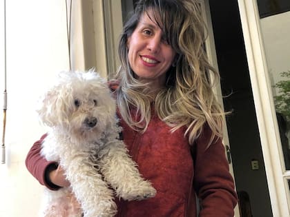Fabiana Martínez es cuidadora de animales domésticos domicilio en el distrito porteños y zonas aledañas