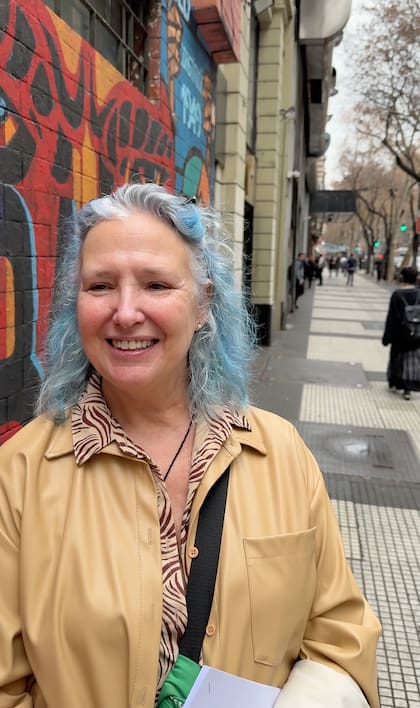 Fabiana Martinez se tiñió el color de pelo de celeste y blanco para repetir su cábala de 2022